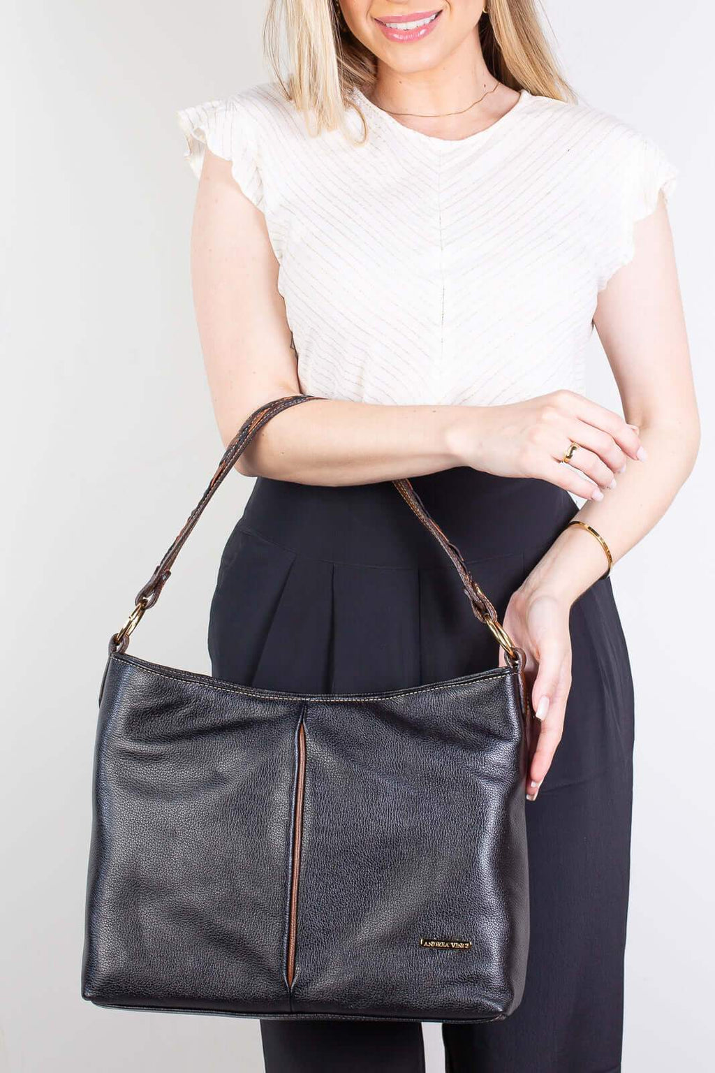 Bolsa de ombro em couro liso Flávia - Enluaze