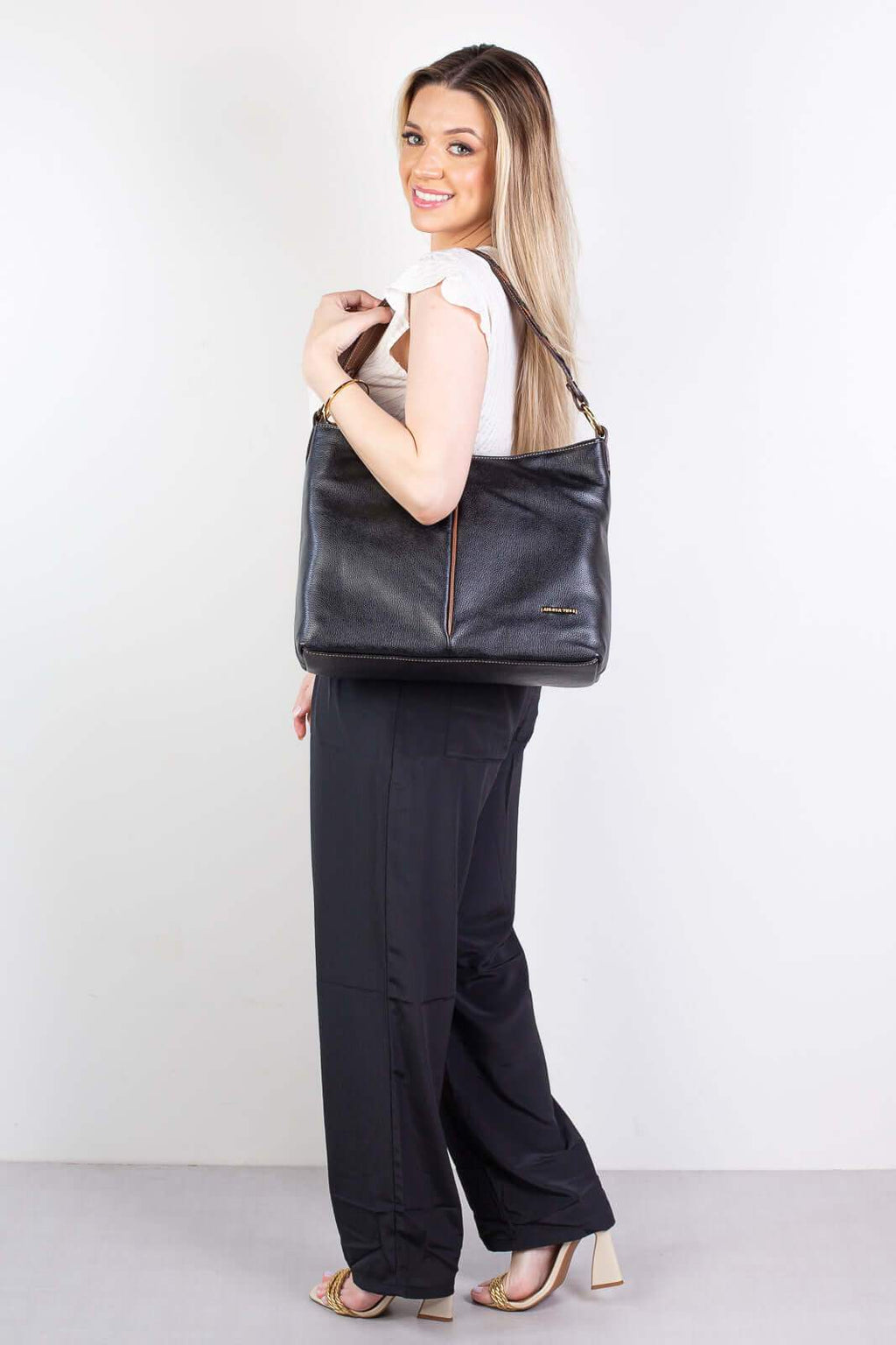 Bolsa de ombro em couro liso Flávia - Enluaze