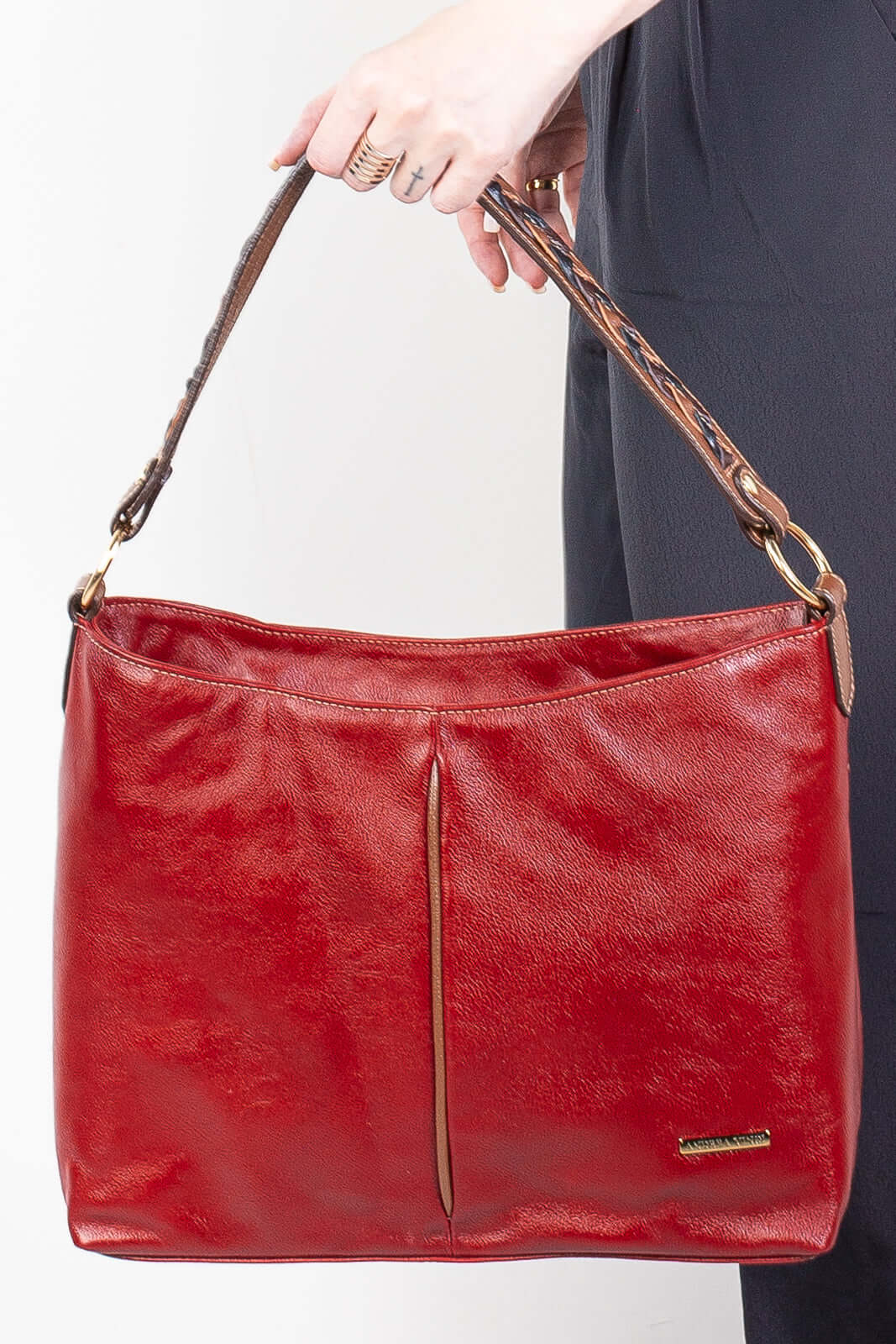 Bolsa de ombro em couro liso Flávia - Enluaze