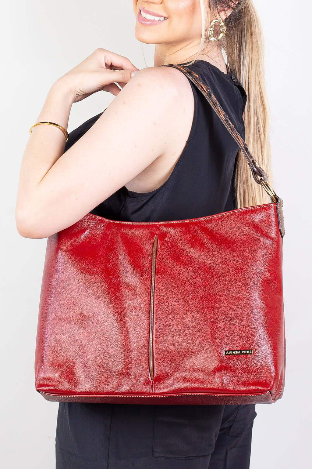 Bolsa de ombro em couro liso Flávia - Enluaze