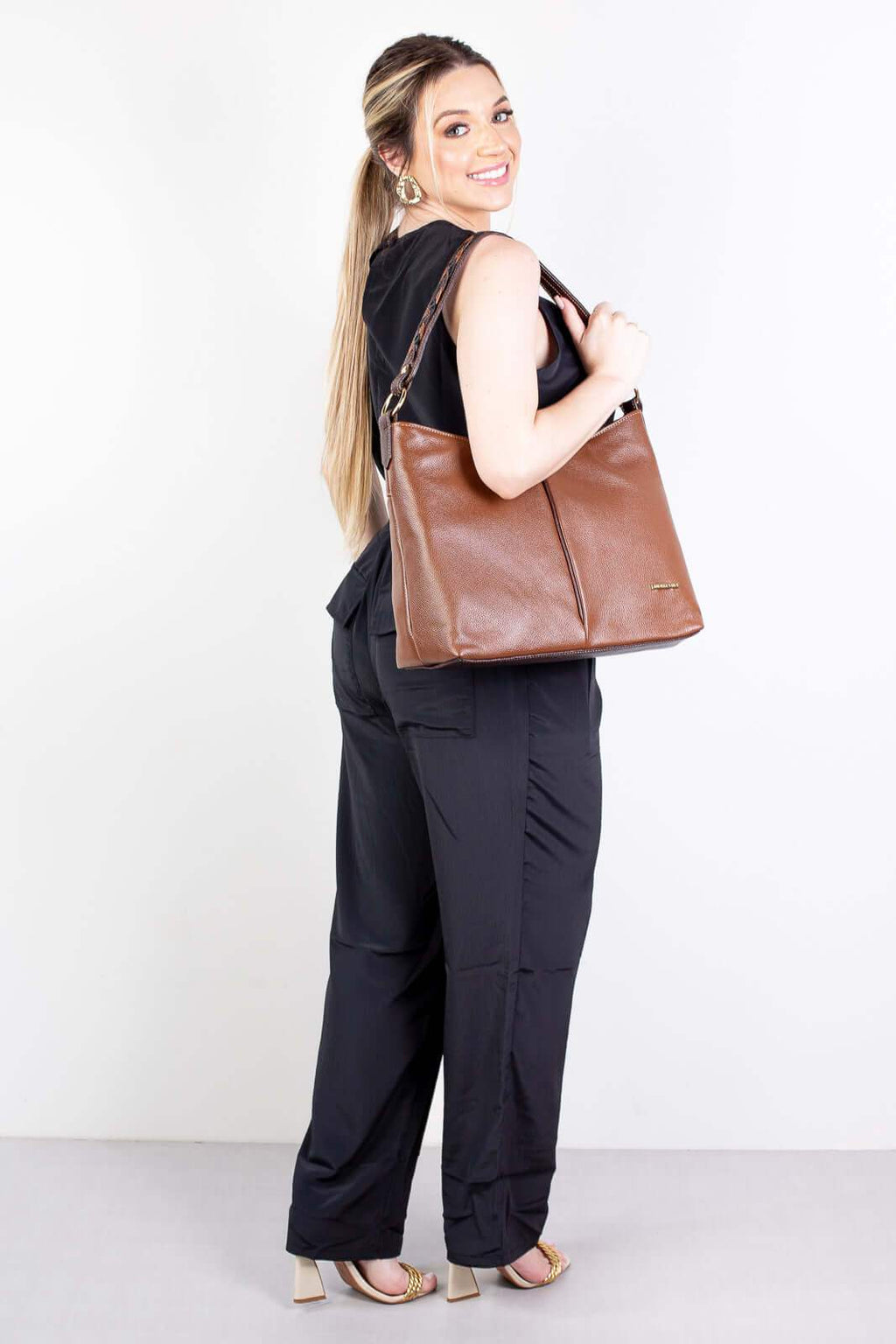 Bolsa de ombro em couro liso Flávia - Enluaze