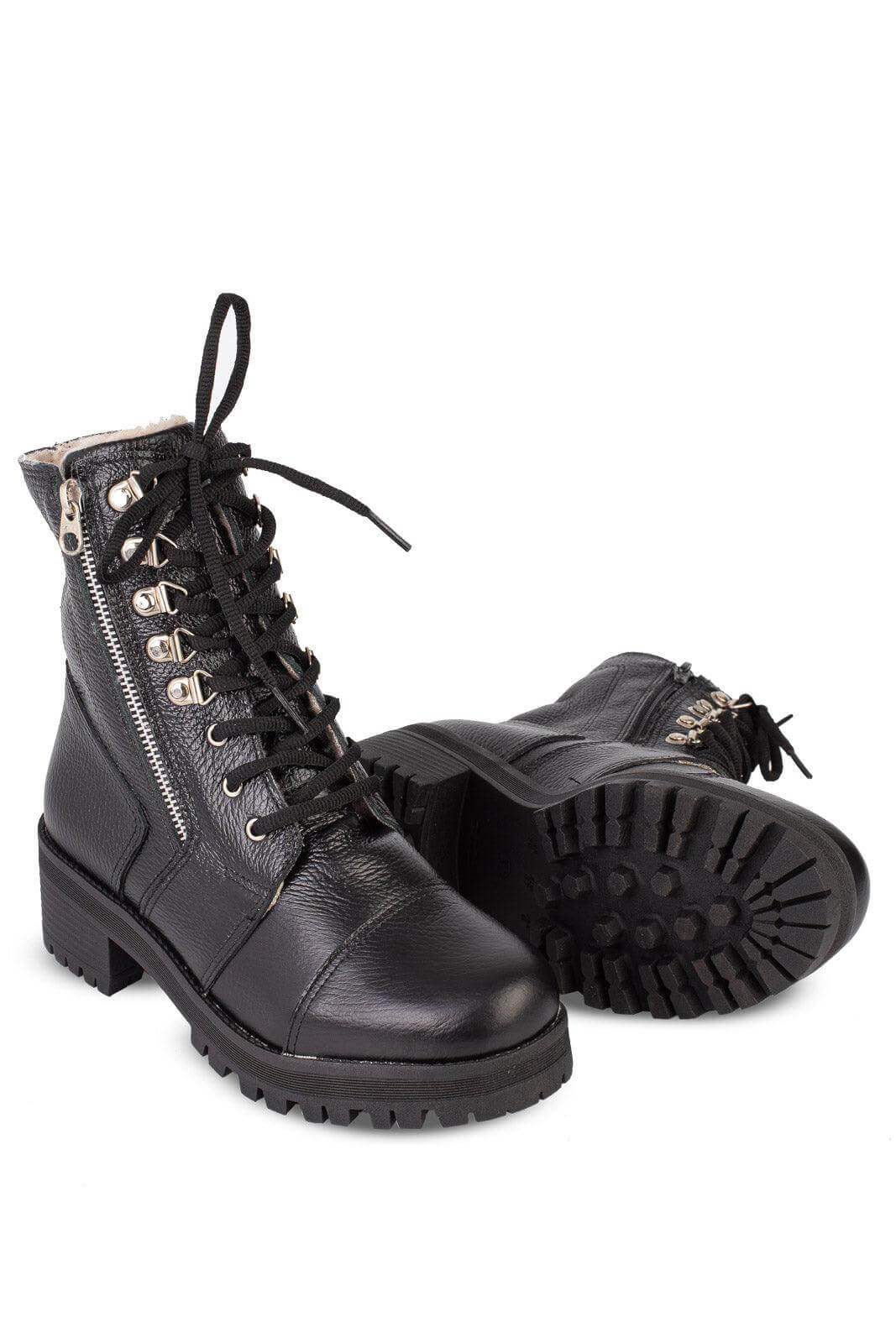 Coturno feminino de couro forrada em pelo 7533P - Enluaze