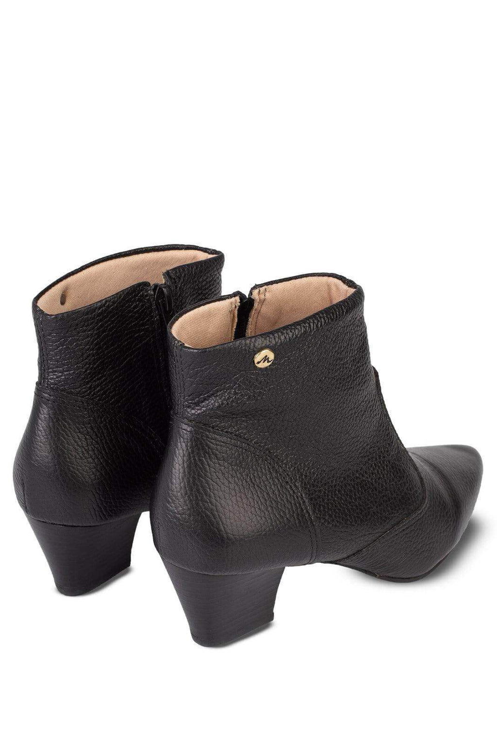 Bota cano curto com salto 7566 - Enluaze