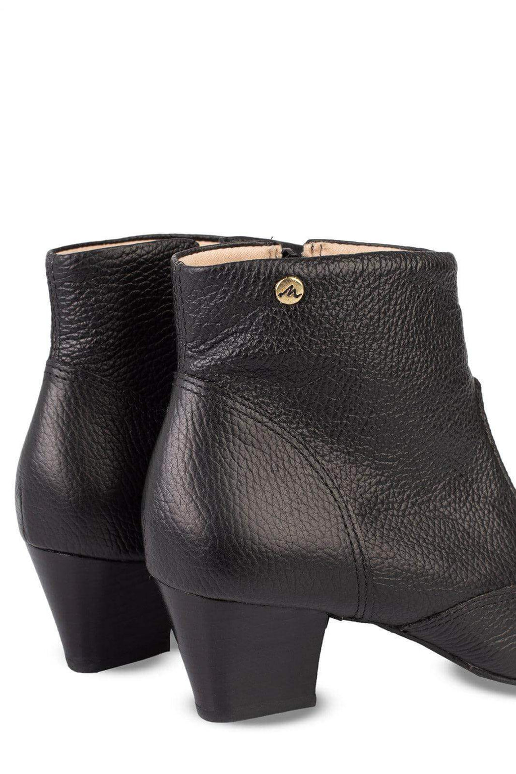 Bota cano curto com salto 7566 - Enluaze