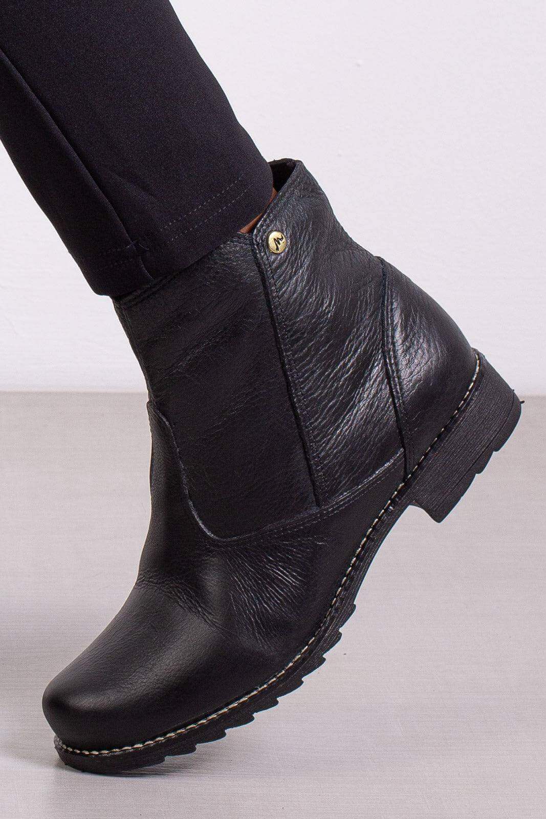 Bota feminina de couro cano curto 7600 - Enluaze