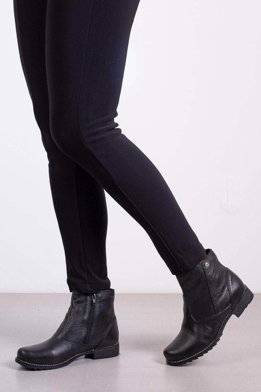 Bota feminina de couro cano curto 7600 - Enluaze