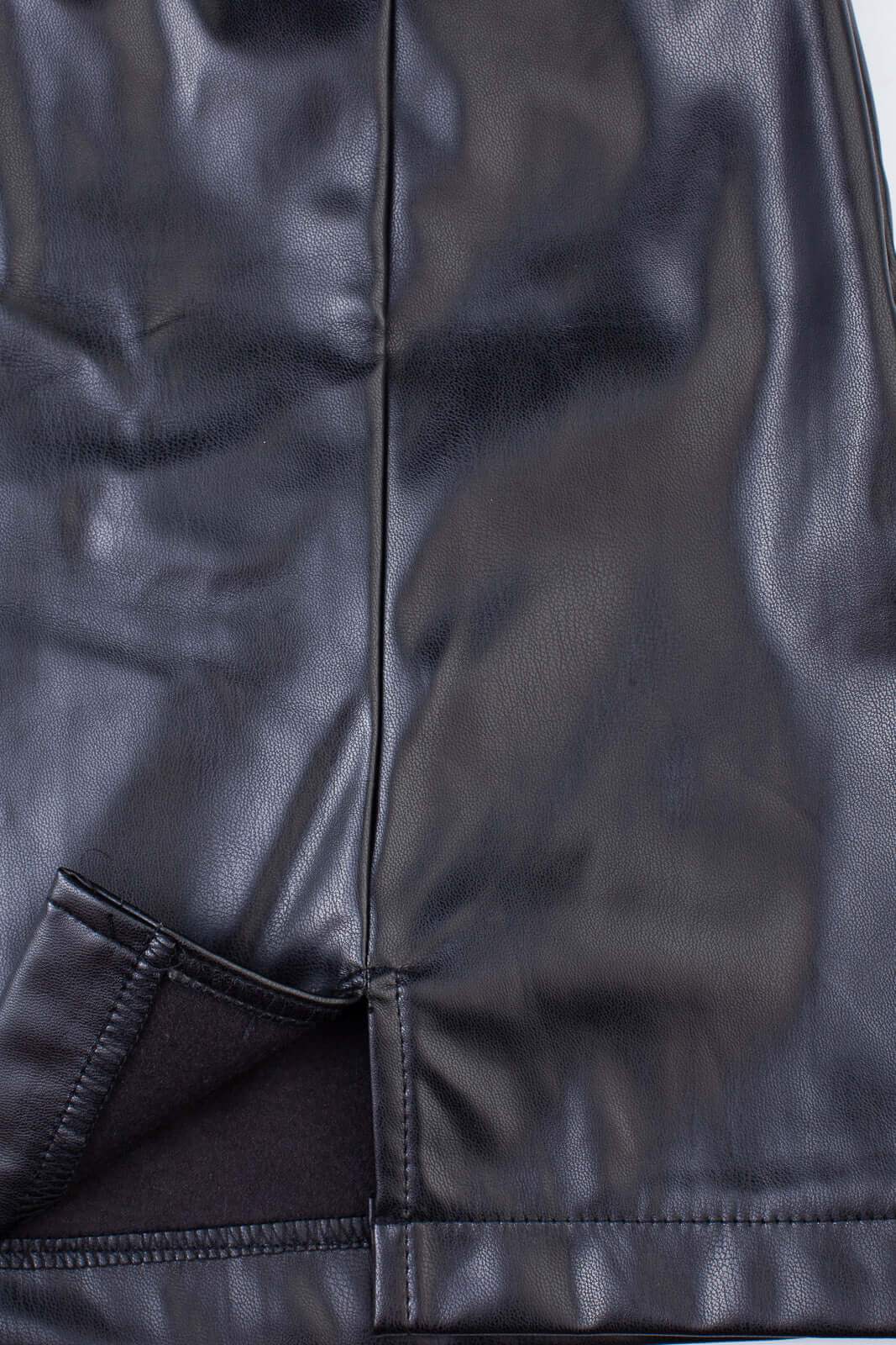 Saia curta feminina PU sintético 80016 - Enluaze