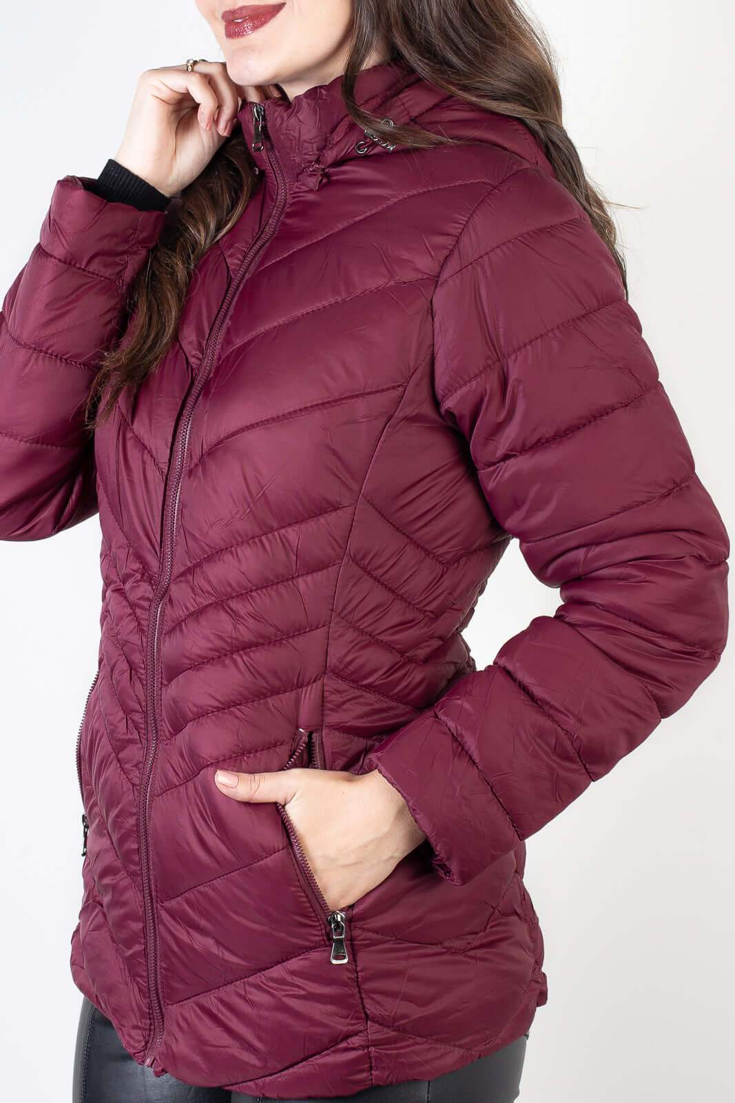 Jaqueta feminina de nylon alongada com capuz 80236 - Enluaze