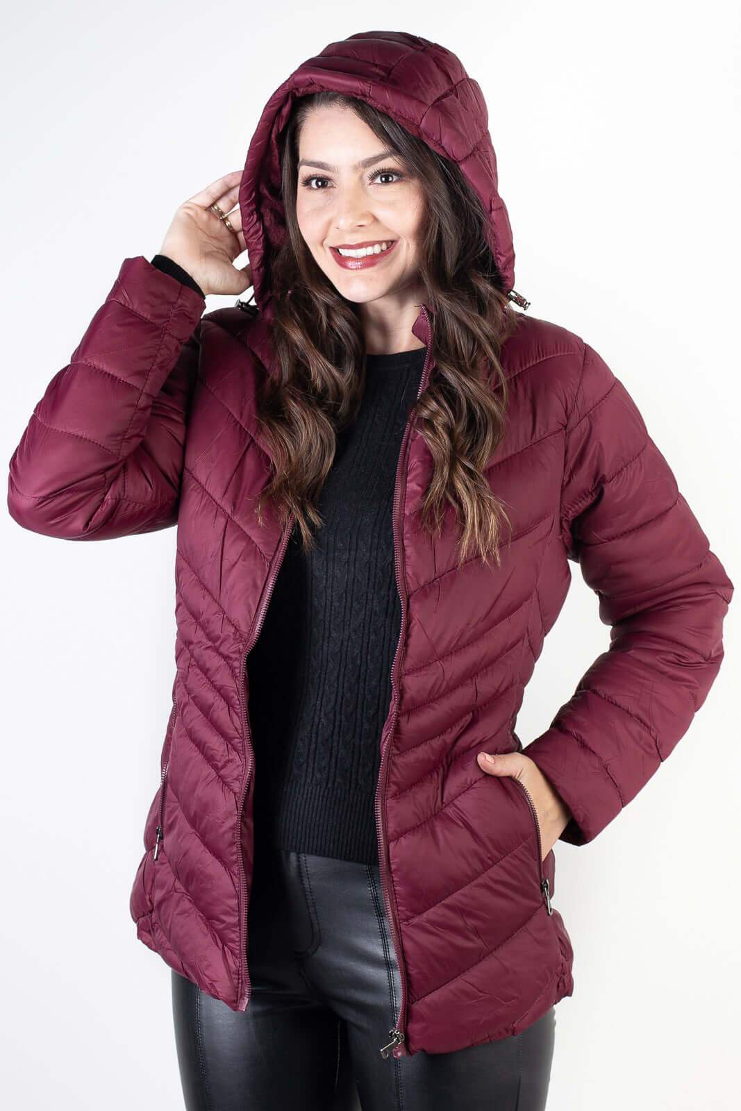 Jaqueta feminina de nylon alongada com capuz 80236 - Enluaze