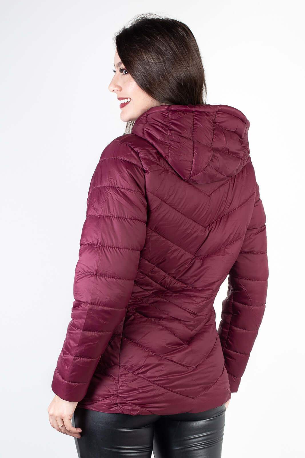 Jaqueta feminina de nylon alongada com capuz 80236 - Enluaze