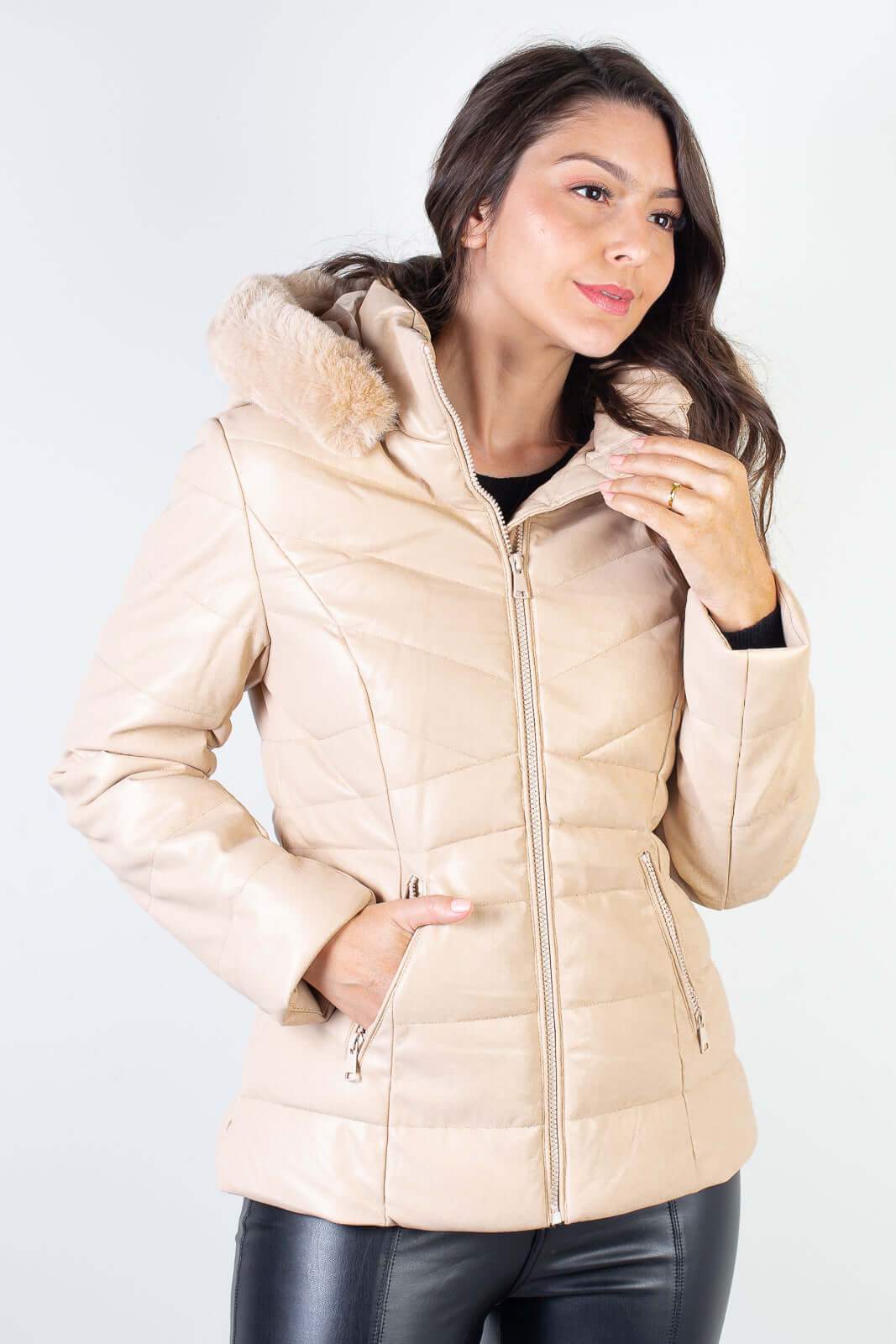 Jaqueta feminina de corino com capuz 80278 - Enluaze