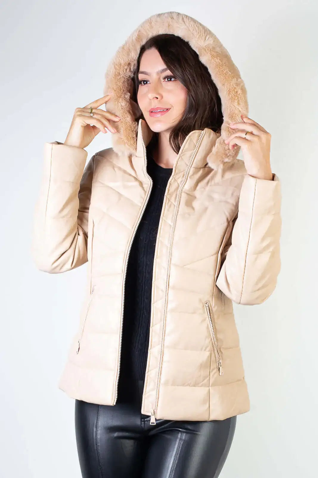 Jaqueta feminina de corino com capuz 80278 - Enluaze