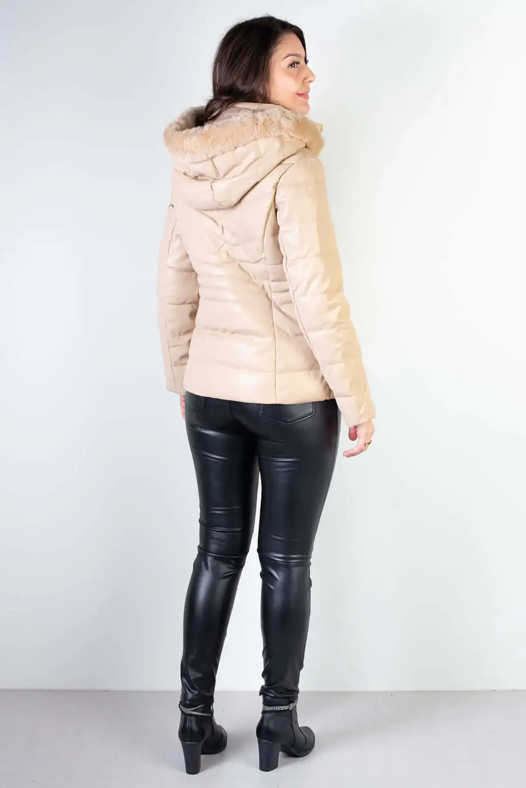 Jaqueta feminina de corino com capuz 80278 - Enluaze