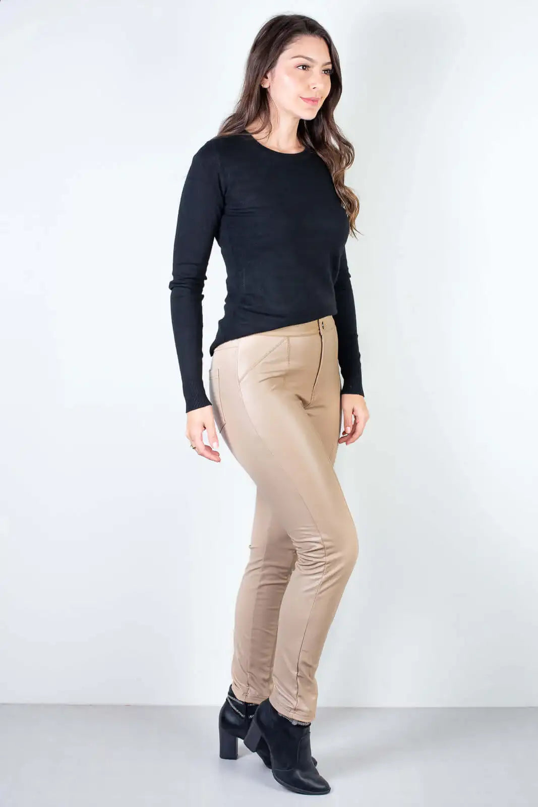 Calça feminina de corino sintético 80471 - Enluaze