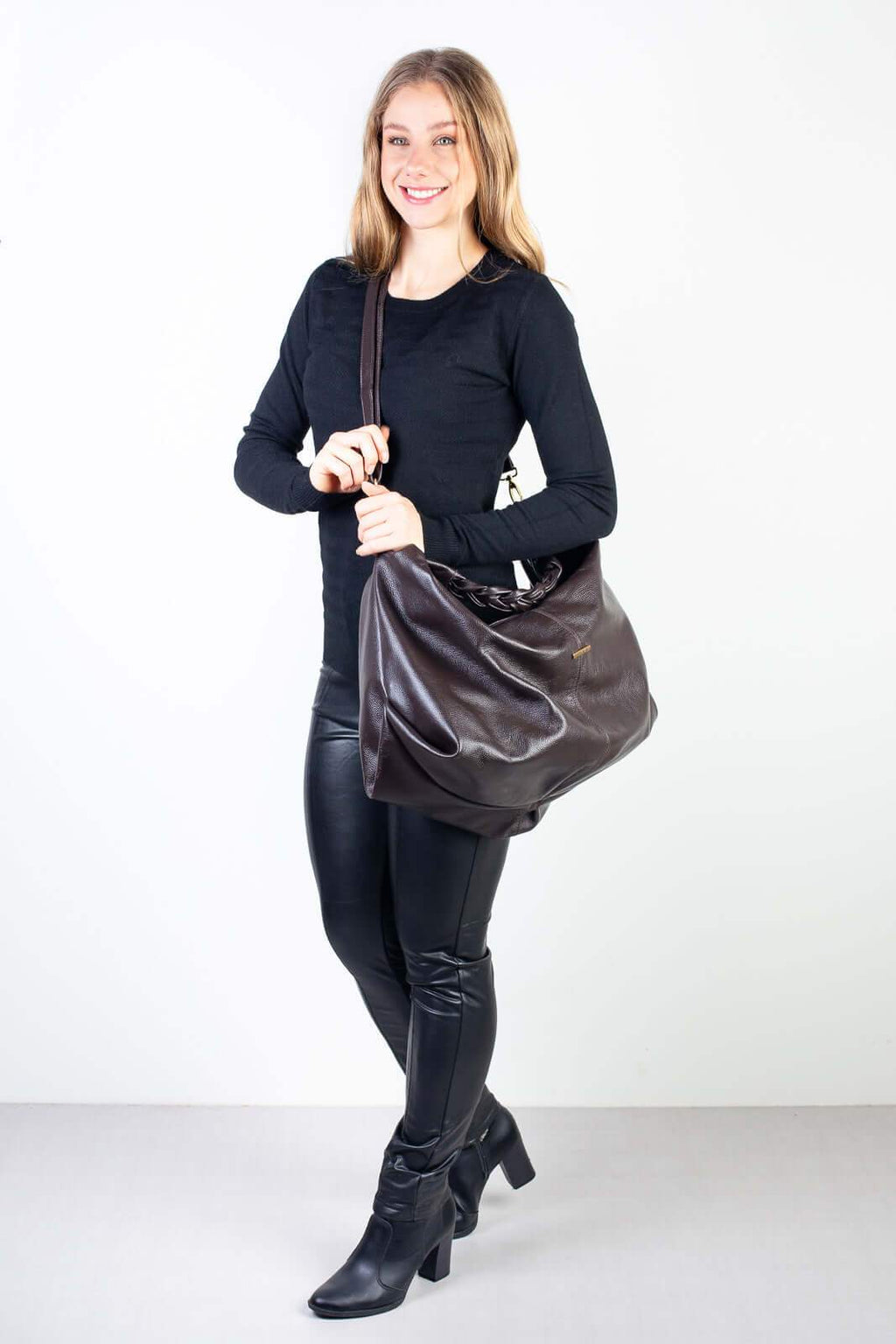 Bolsa saco grande de couro liso Cassia - Enluaze