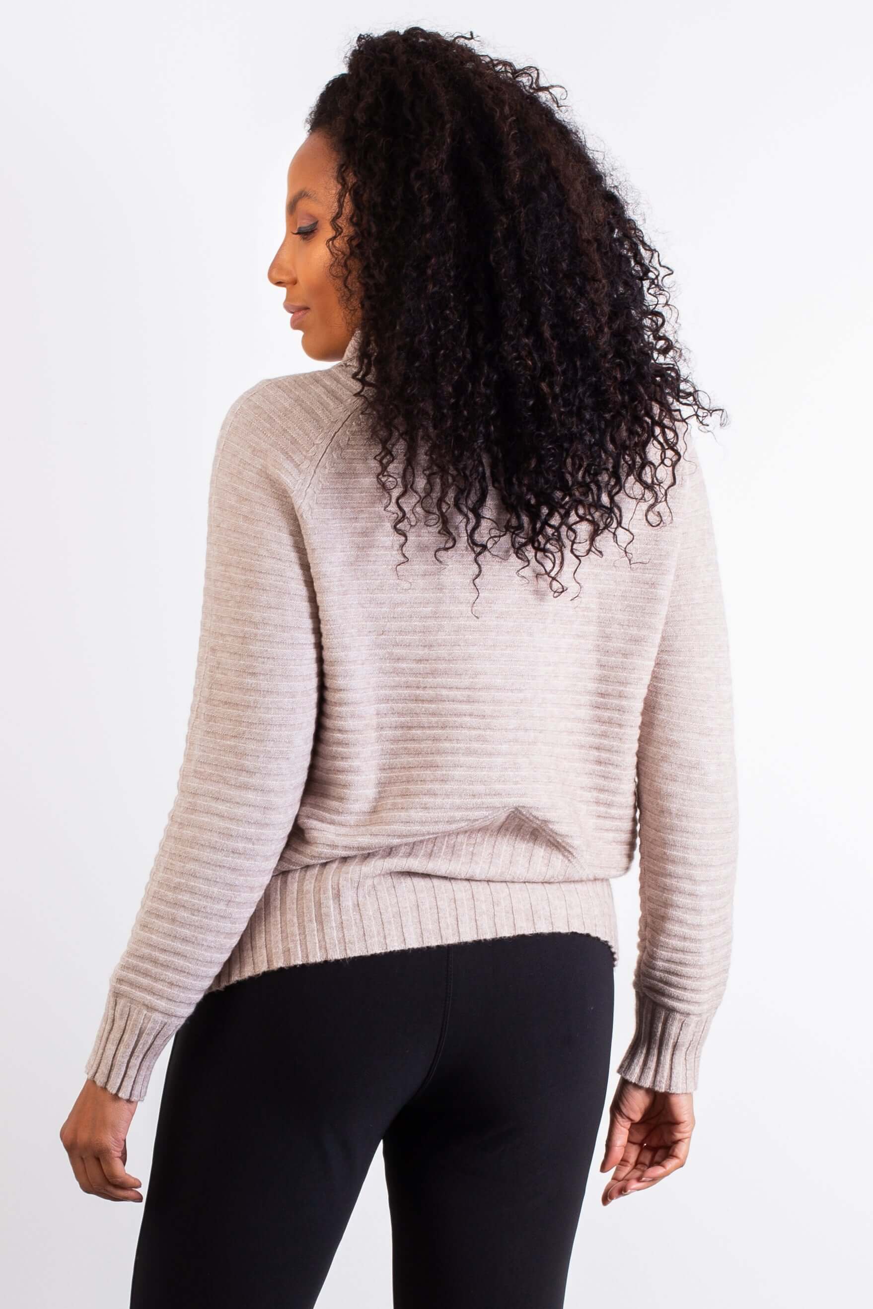 Blusa feminina de malha gola alta 80953 - Enluaze