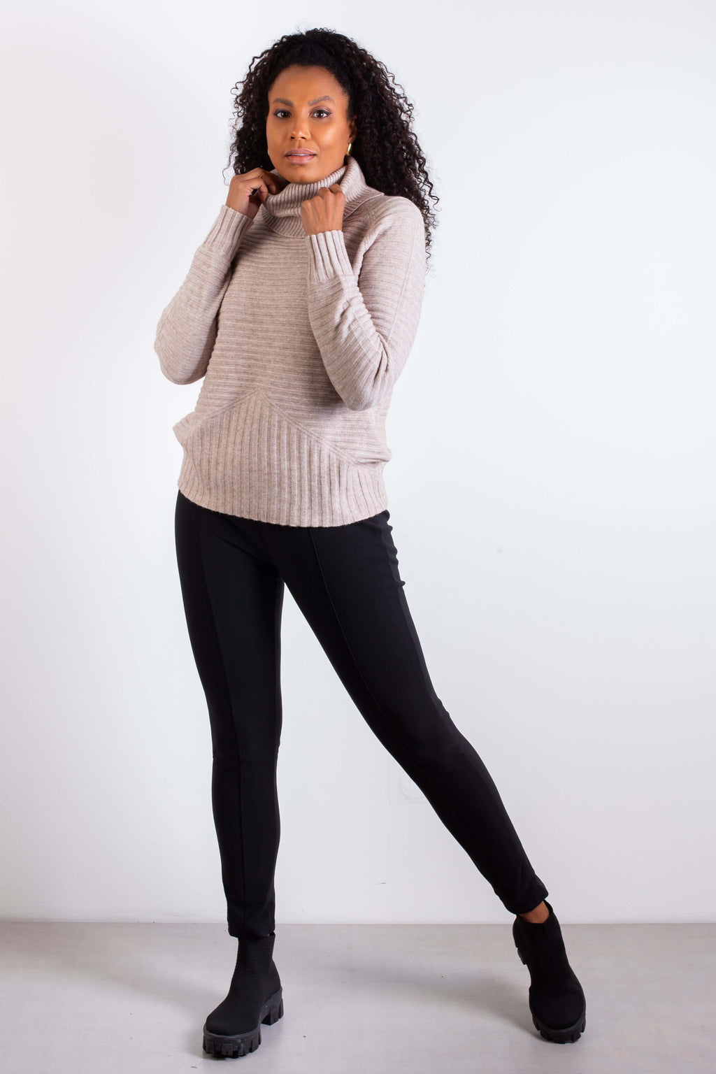 Blusa feminina de malha gola alta 80953 - Enluaze