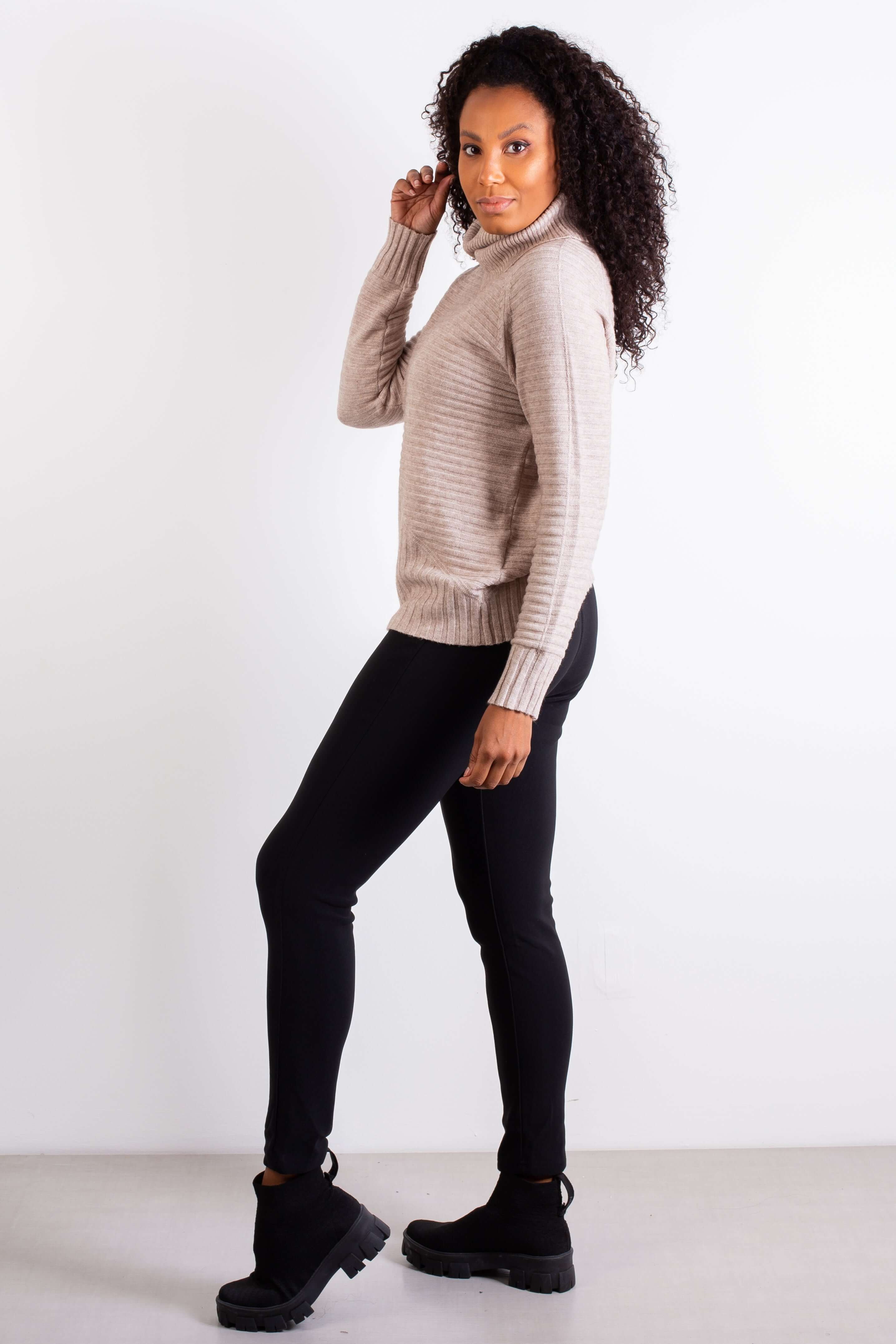 Blusa feminina de malha gola alta 80953 - Enluaze