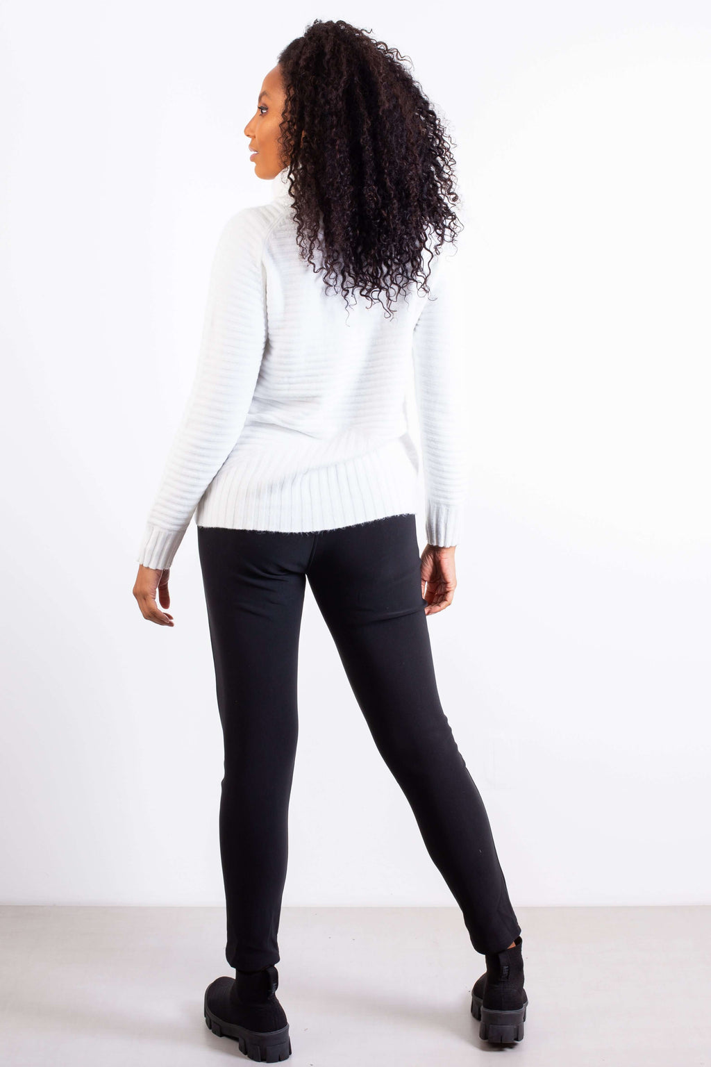 Blusa feminina de malha gola alta 80953 - Enluaze