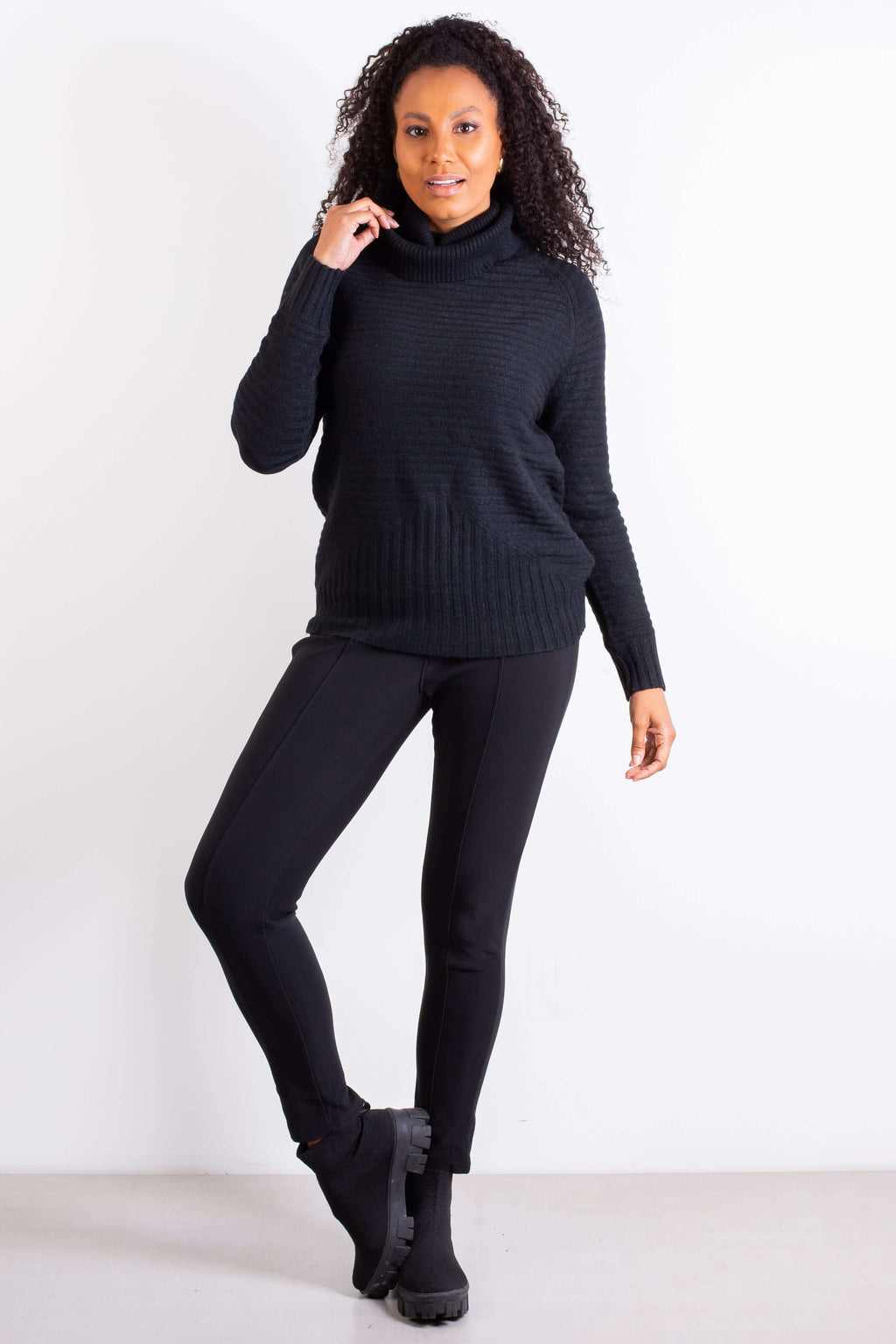 Blusa feminina de malha gola alta 80953 - Enluaze