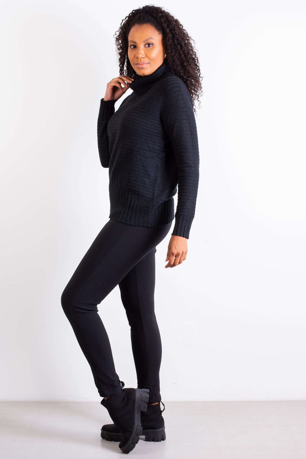 Blusa feminina de malha gola alta 80953 - Enluaze