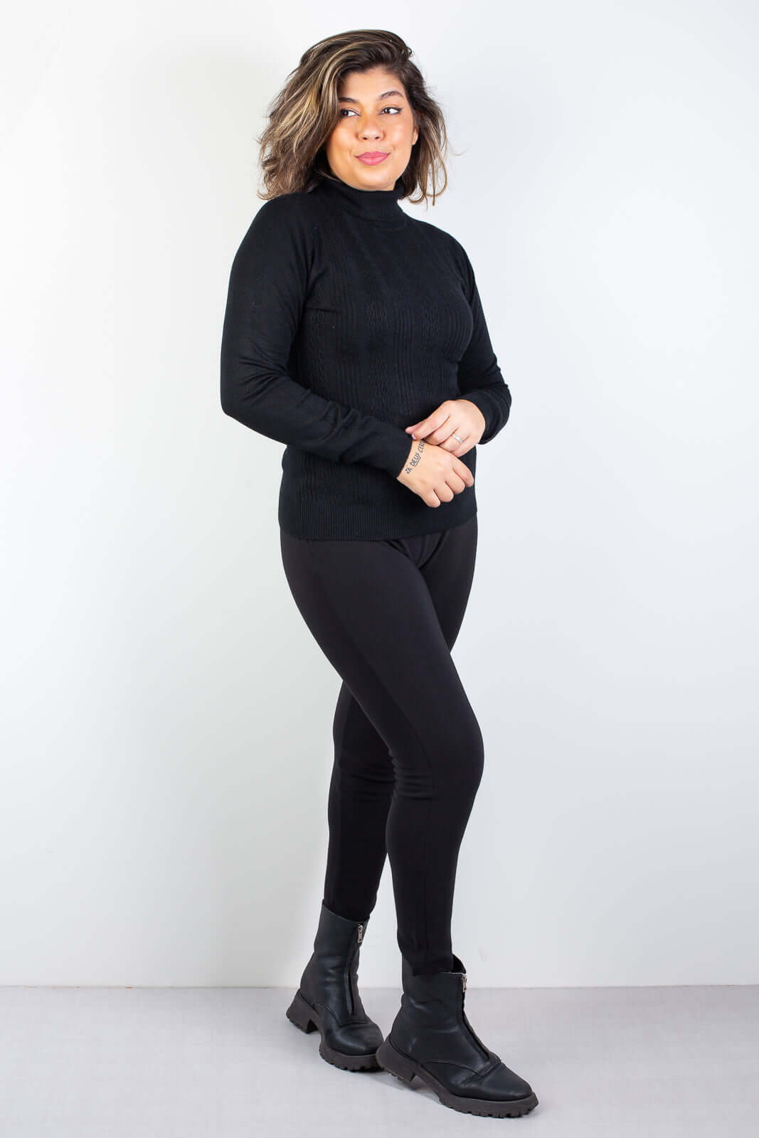 Blusa feminina de malha gola alta 81090 - Enluaze