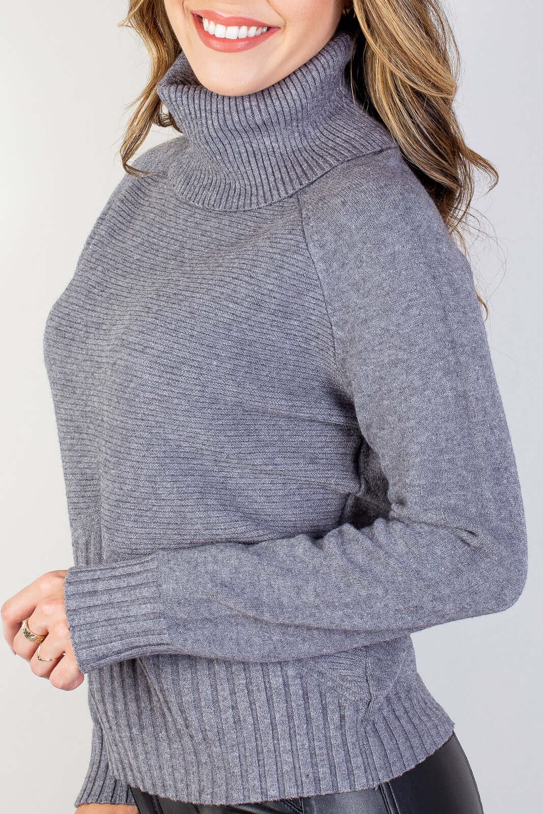 Blusa feminina de tricô gola boba 81148 - Enluaze