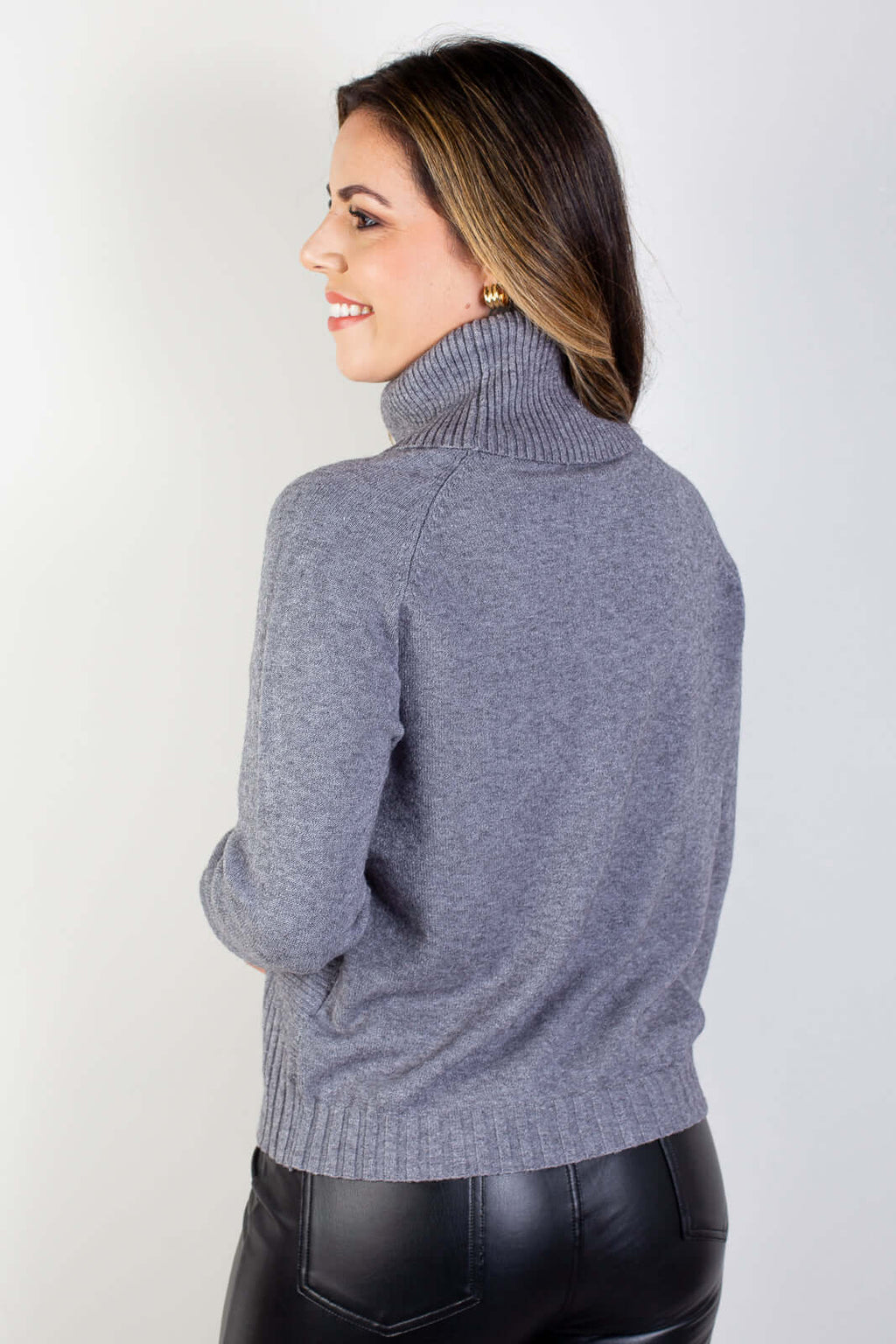 Blusa feminina de tricô gola boba 81148 - Enluaze