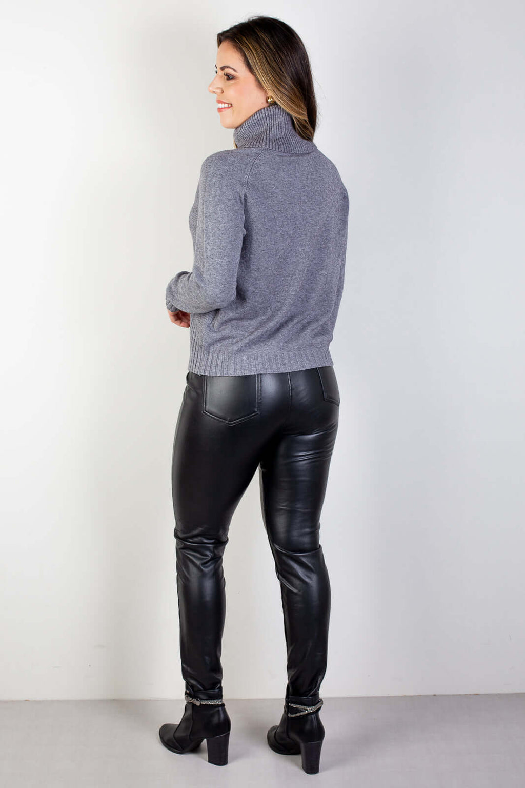 Blusa feminina de tricô gola boba 81148 - Enluaze