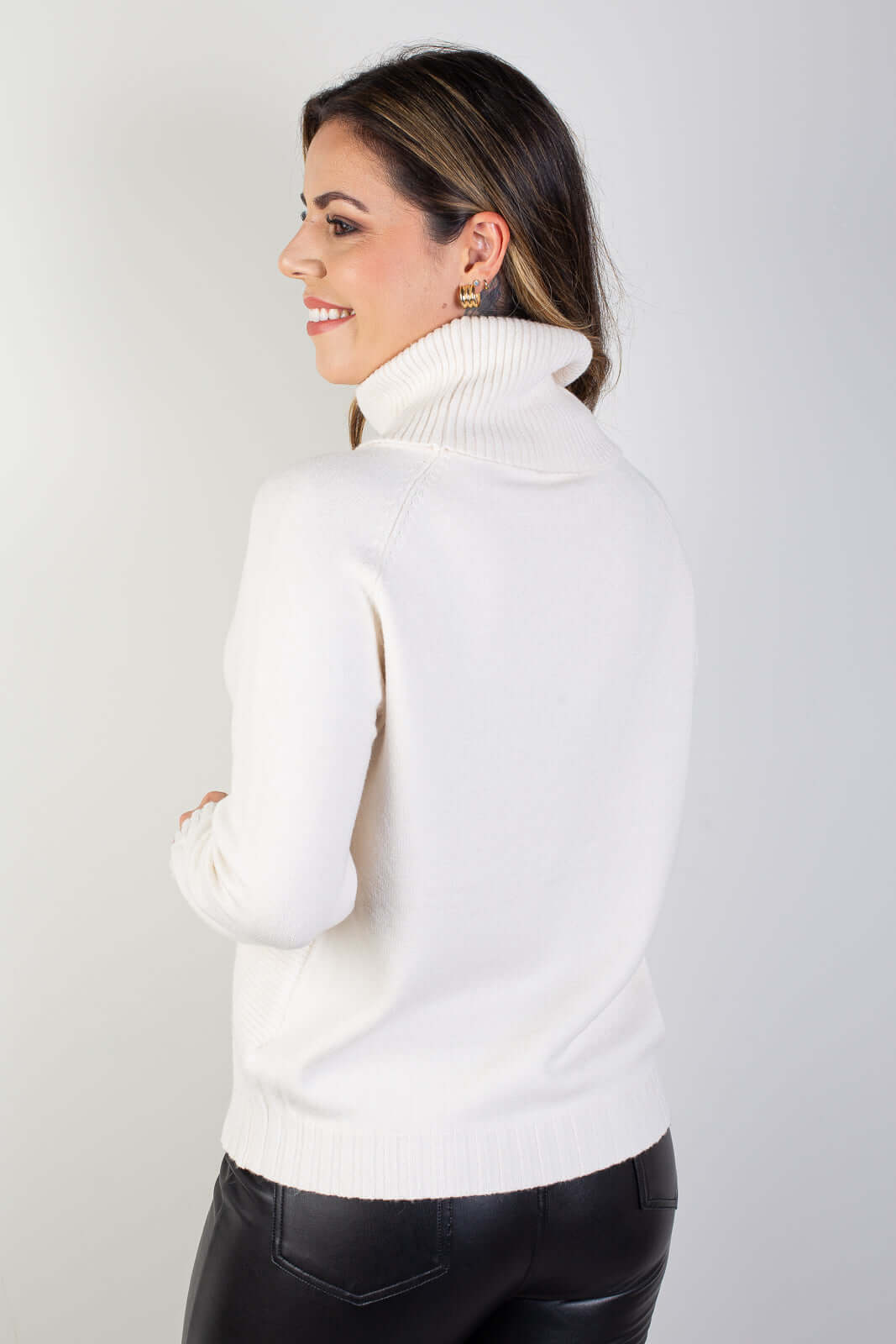 Blusa feminina de tricô gola boba 81148 - Enluaze