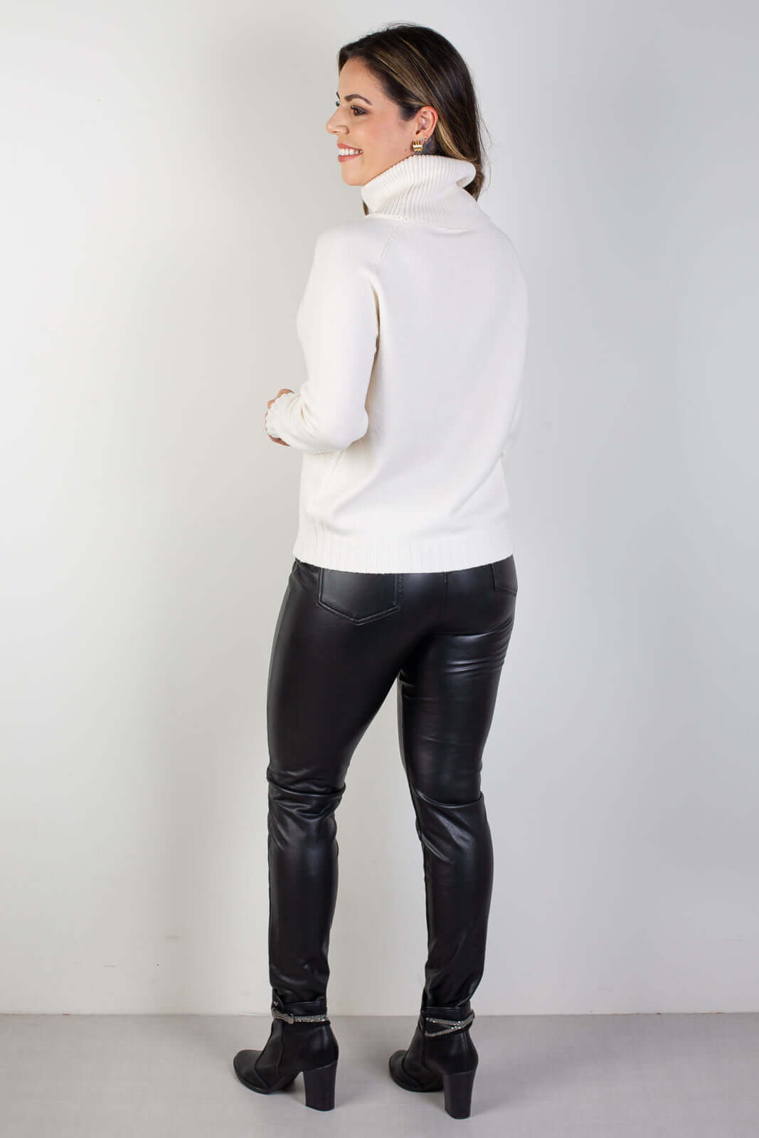 Blusa feminina de tricô gola boba 81148 - Enluaze