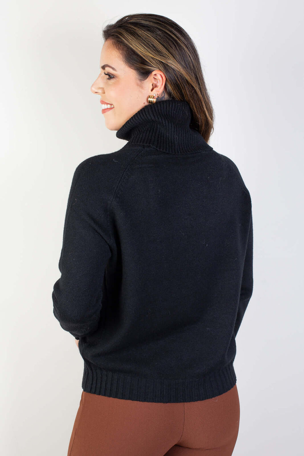 Blusa feminina de tricô gola boba 81148 - Enluaze