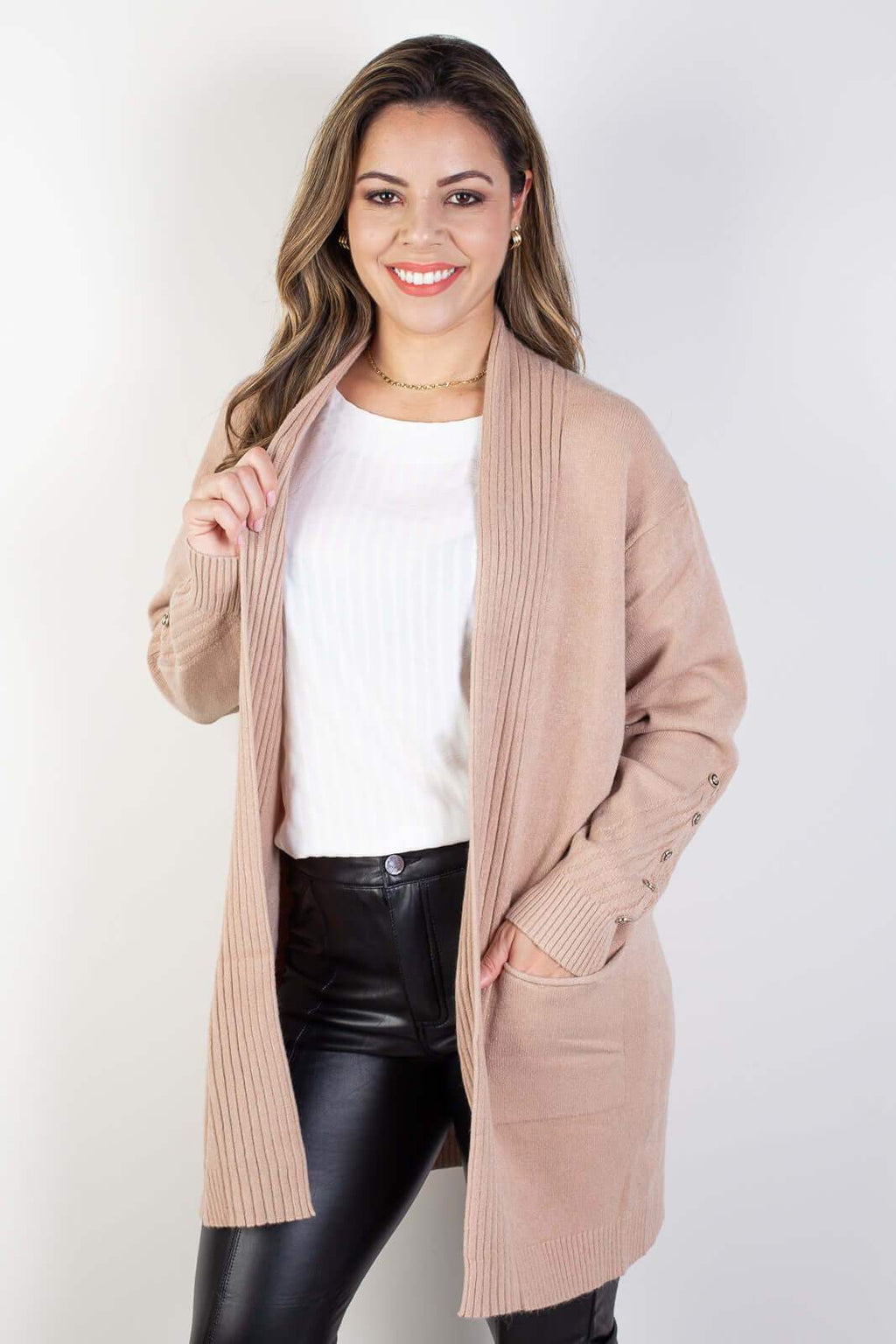 Cardigan alongado bolsos e botões na manga 81213 - Enluaze