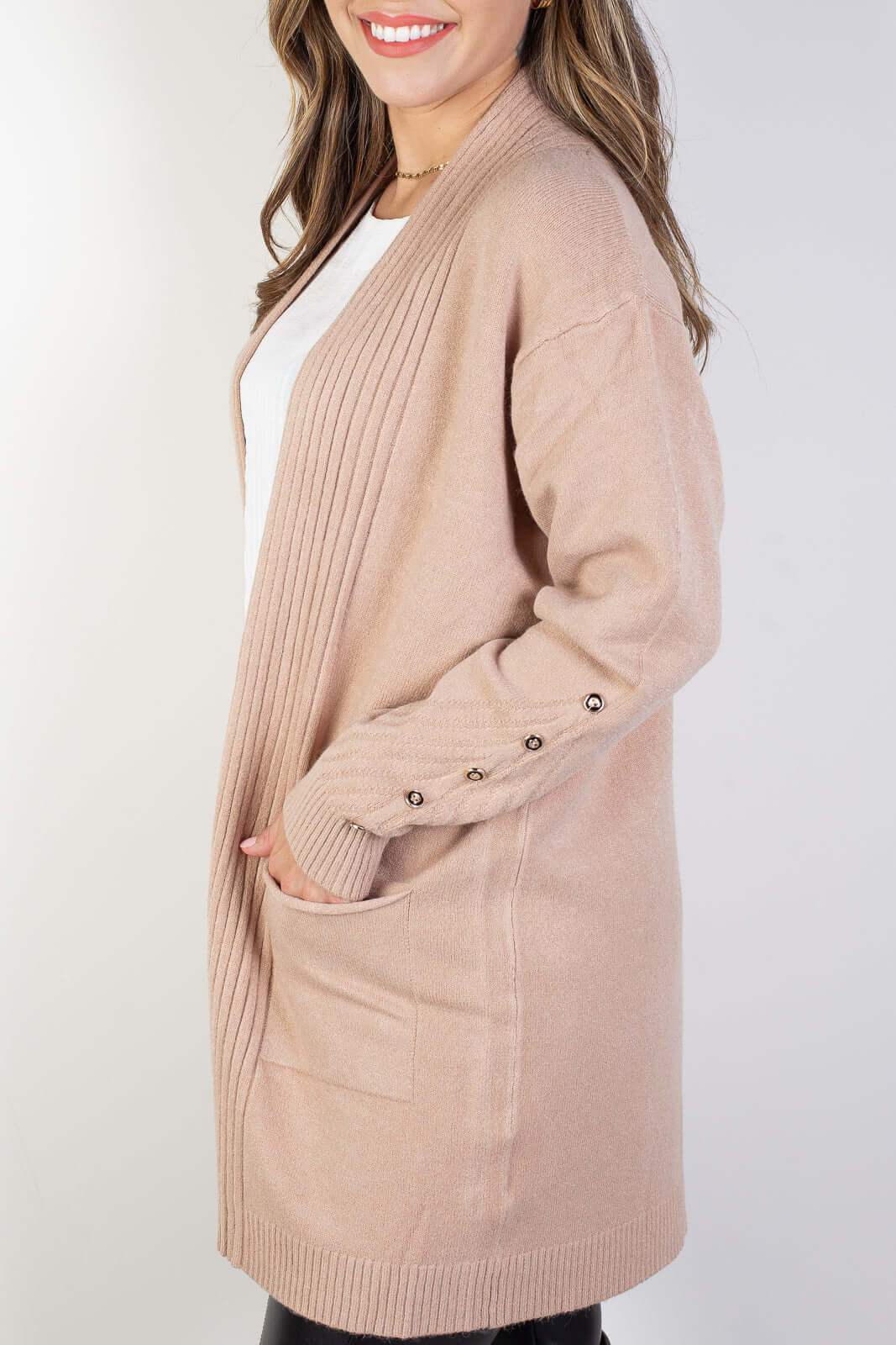 Cardigan alongado bolsos e botões na manga 81213 - Enluaze