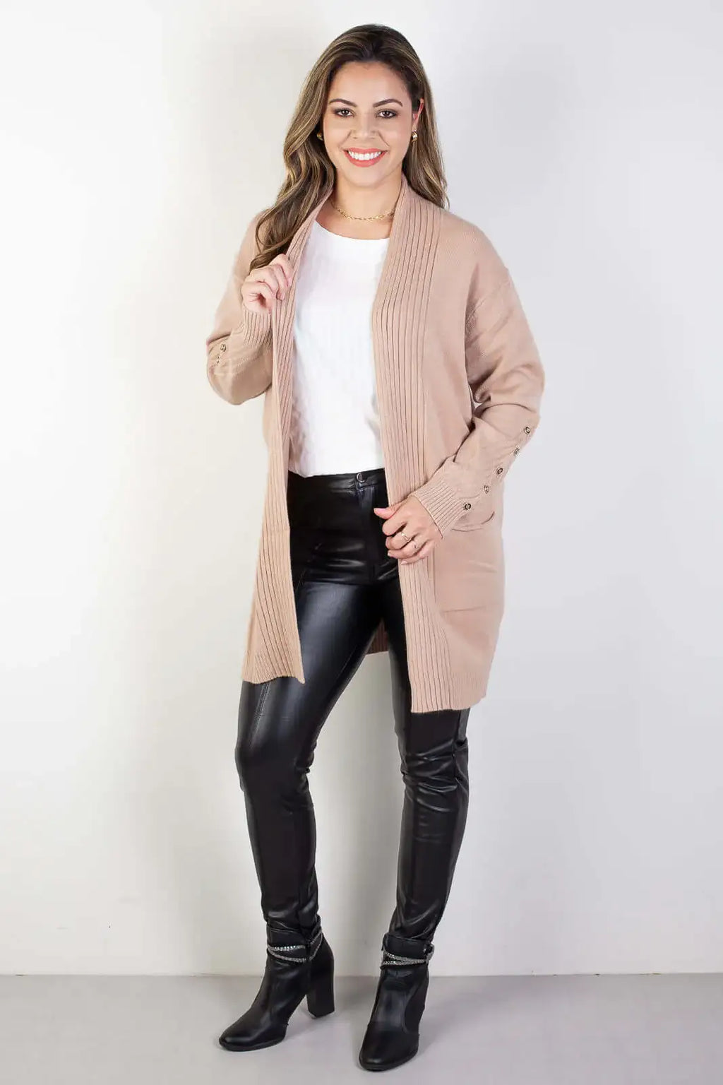 Cardigan alongado bolsos e botões na manga 81213 - Enluaze