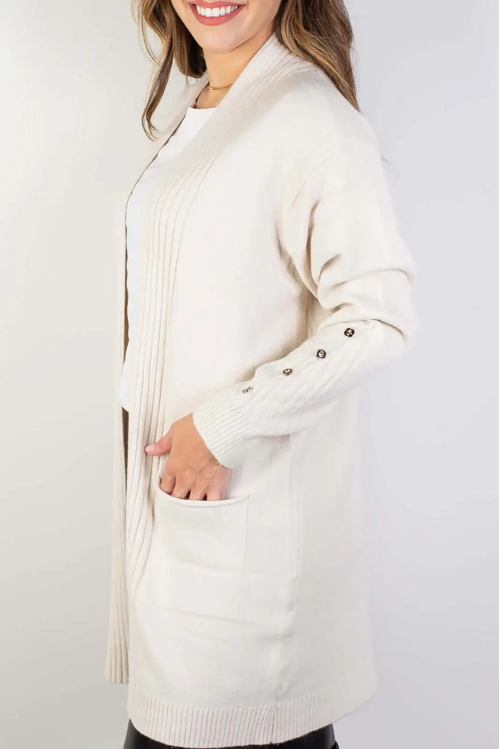 Cardigan alongado bolsos e botões na manga 81213 - Enluaze