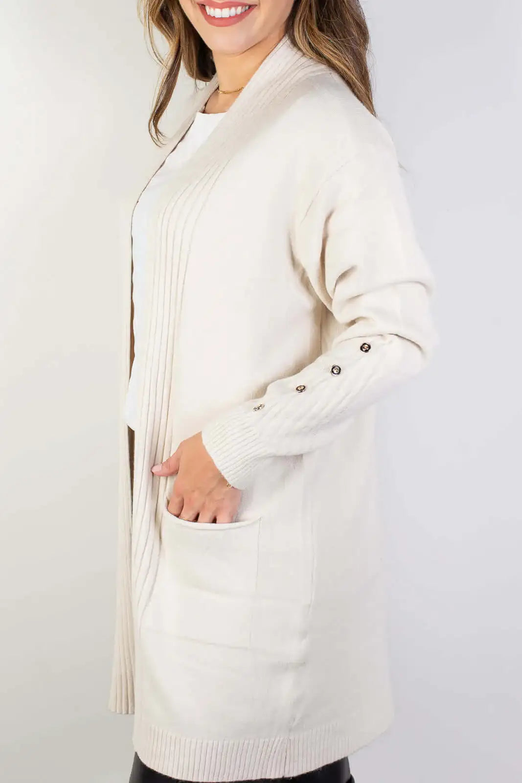 Cardigan alongado bolsos e botões na manga 81213 - Enluaze