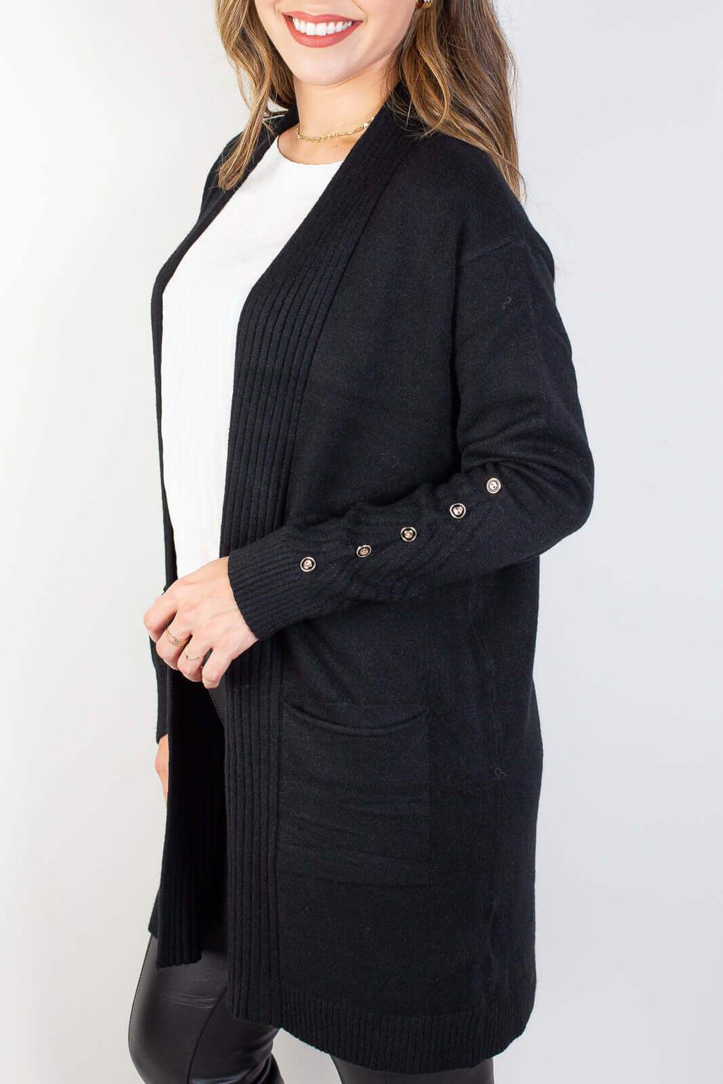 Cardigan alongado bolsos e botões na manga 81213 - Enluaze