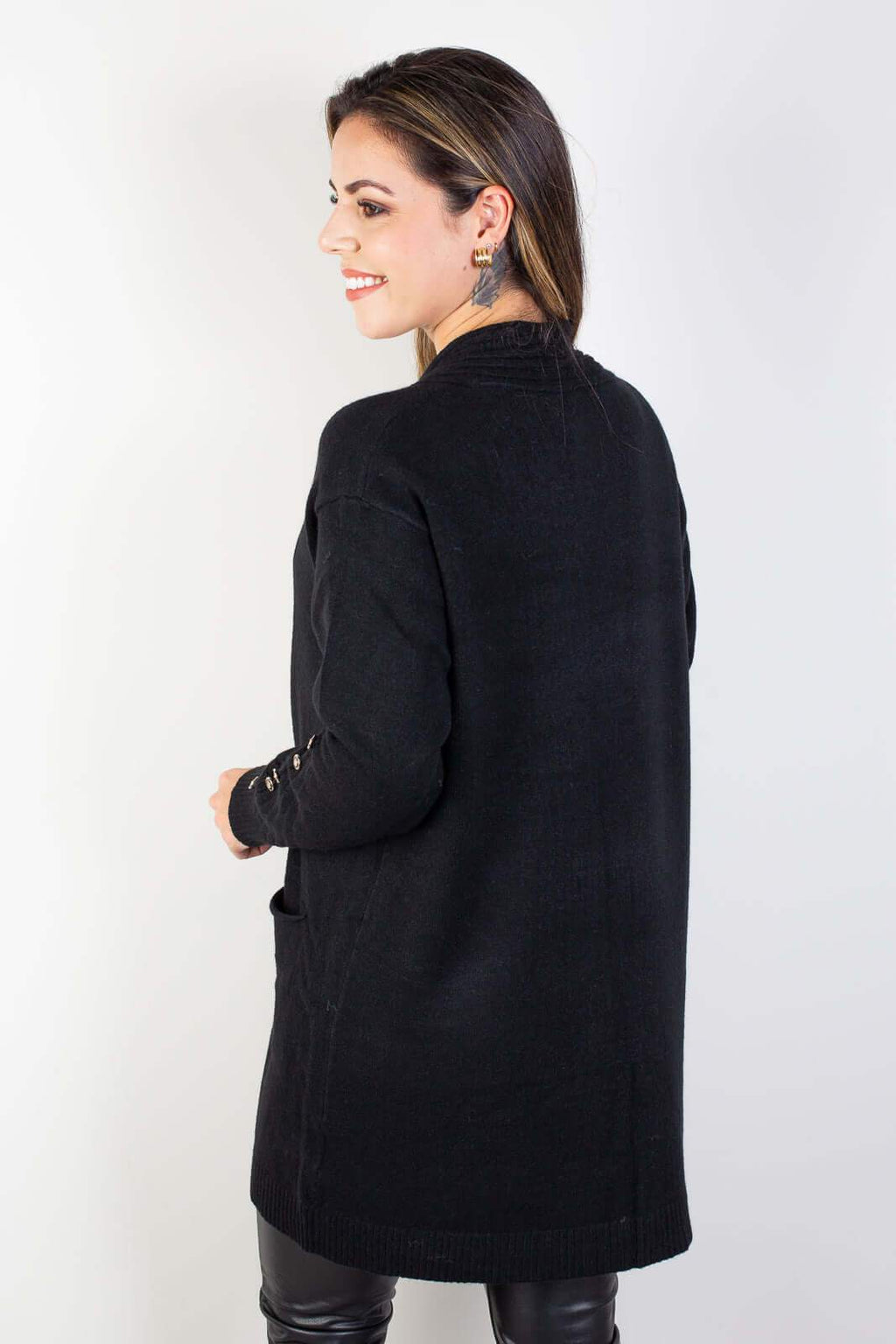 Cardigan alongado bolsos e botões na manga 81213 - Enluaze