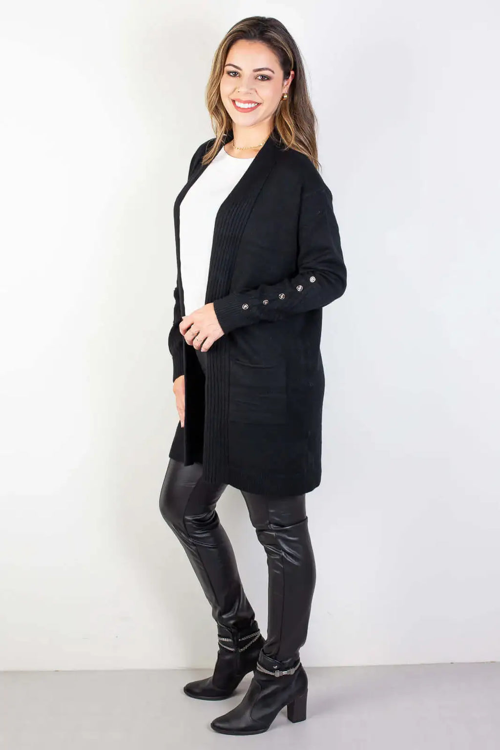 Cardigan alongado bolsos e botões na manga 81213 - Enluaze