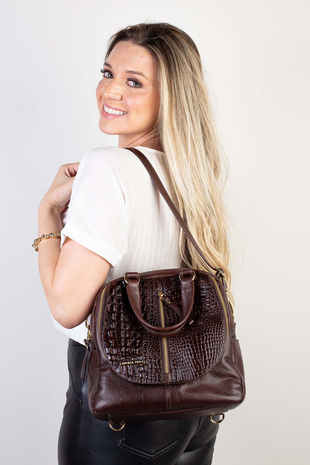 Bolsa mochila 2 em 1 em couro croco Marina - Enluaze