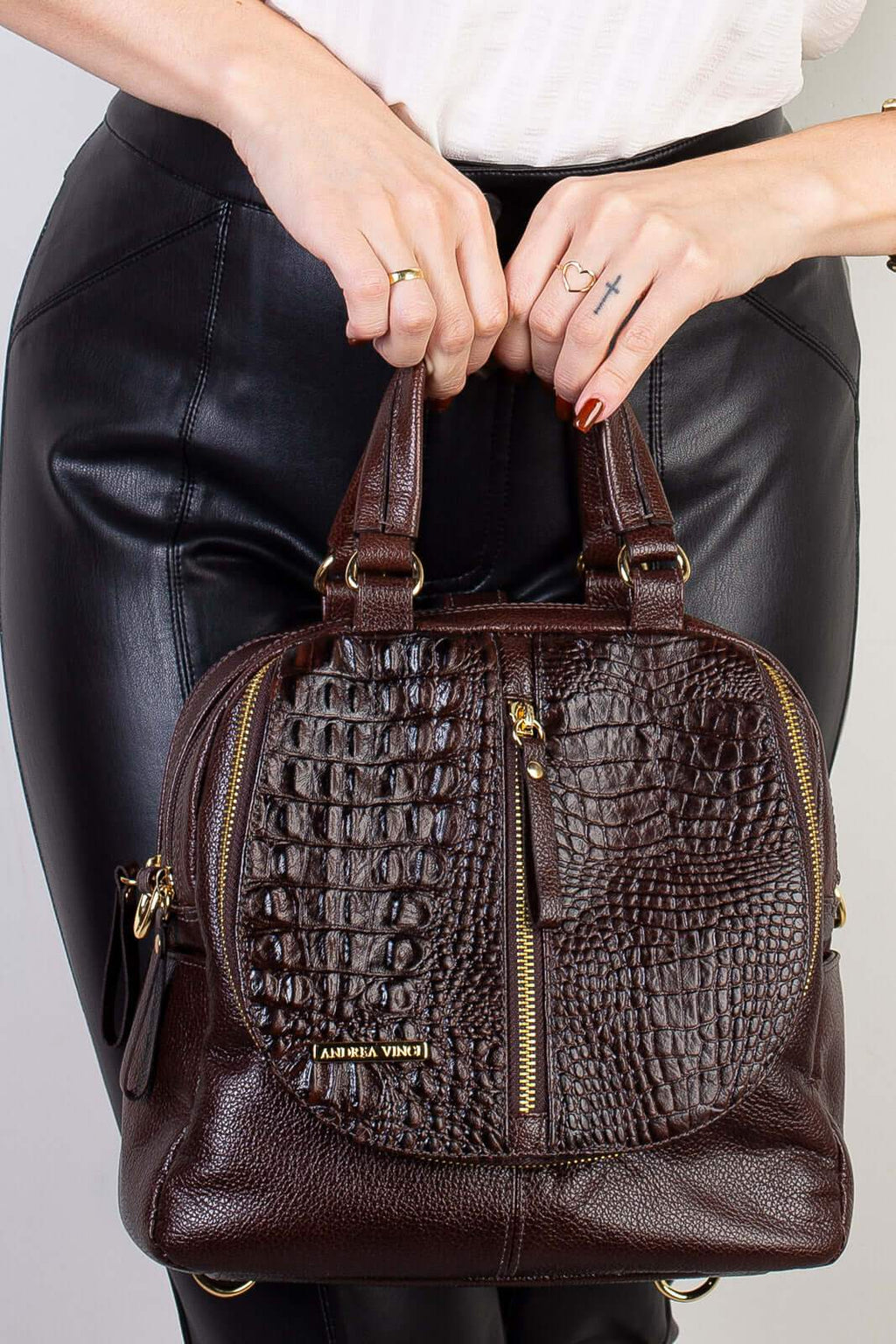 Bolsa mochila 2 em 1 em couro croco Marina - Enluaze