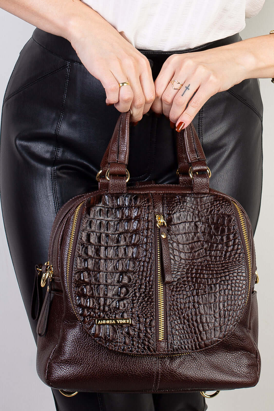 Bolsa mochila 2 em 1 em couro croco Marina - Enluaze