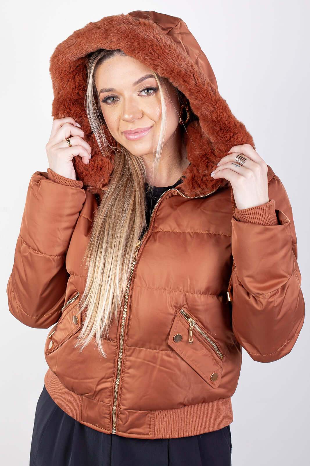 Jaqueta feminina de nylon curta com capuz removível 84115 - Enluaze