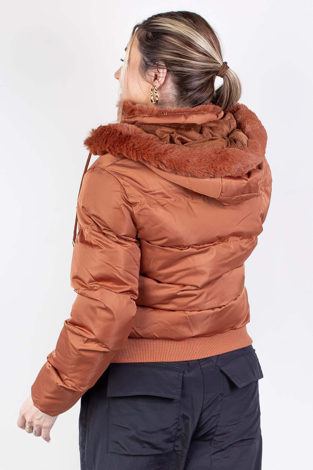 Jaqueta feminina de nylon curta com capuz removível 84115 - Enluaze