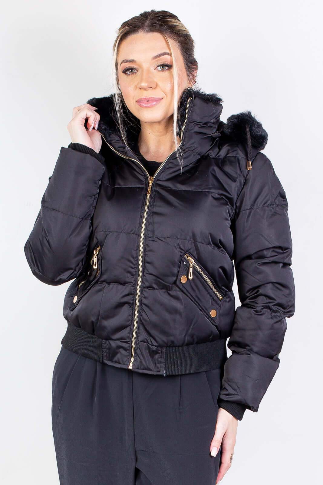 Jaqueta feminina de nylon curta com capuz removível 84115 - Enluaze