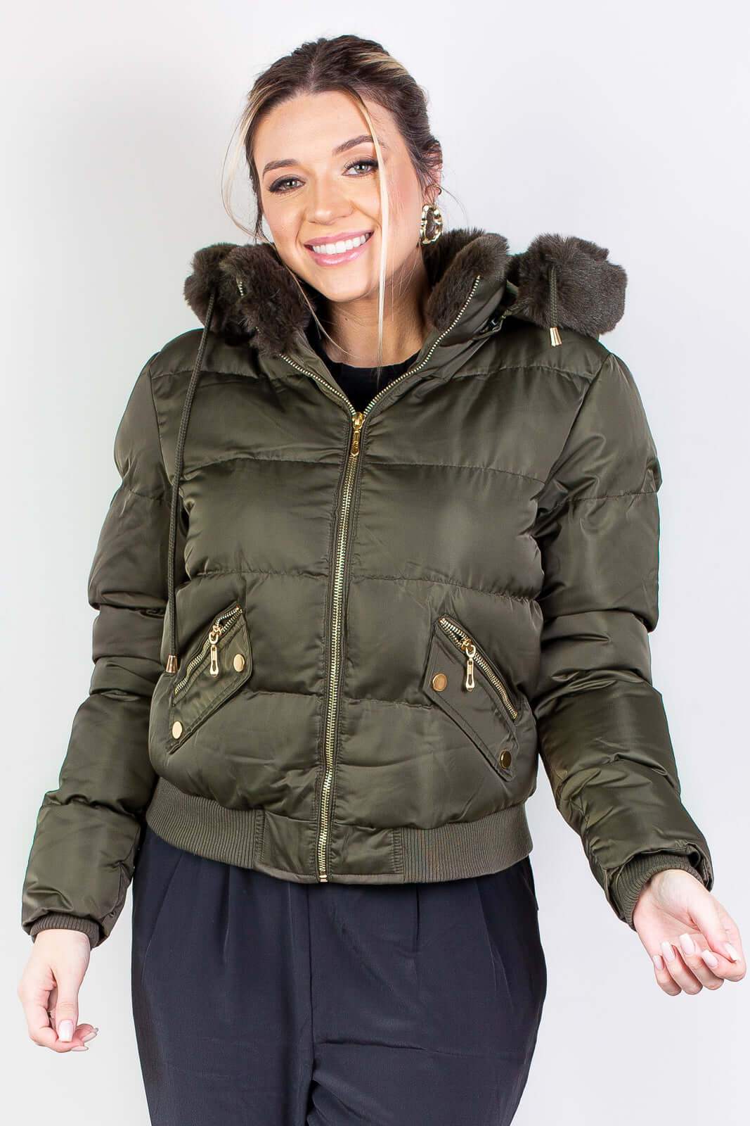 Jaqueta feminina de nylon curta com capuz removível 84115 - Enluaze