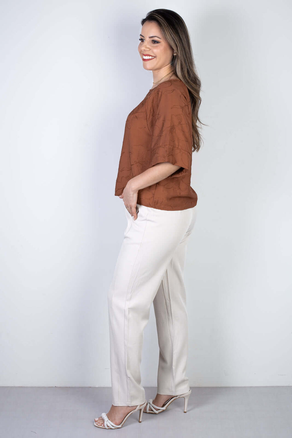 Blusa feminina manga 7/8 bordada 51111 - Enluaze