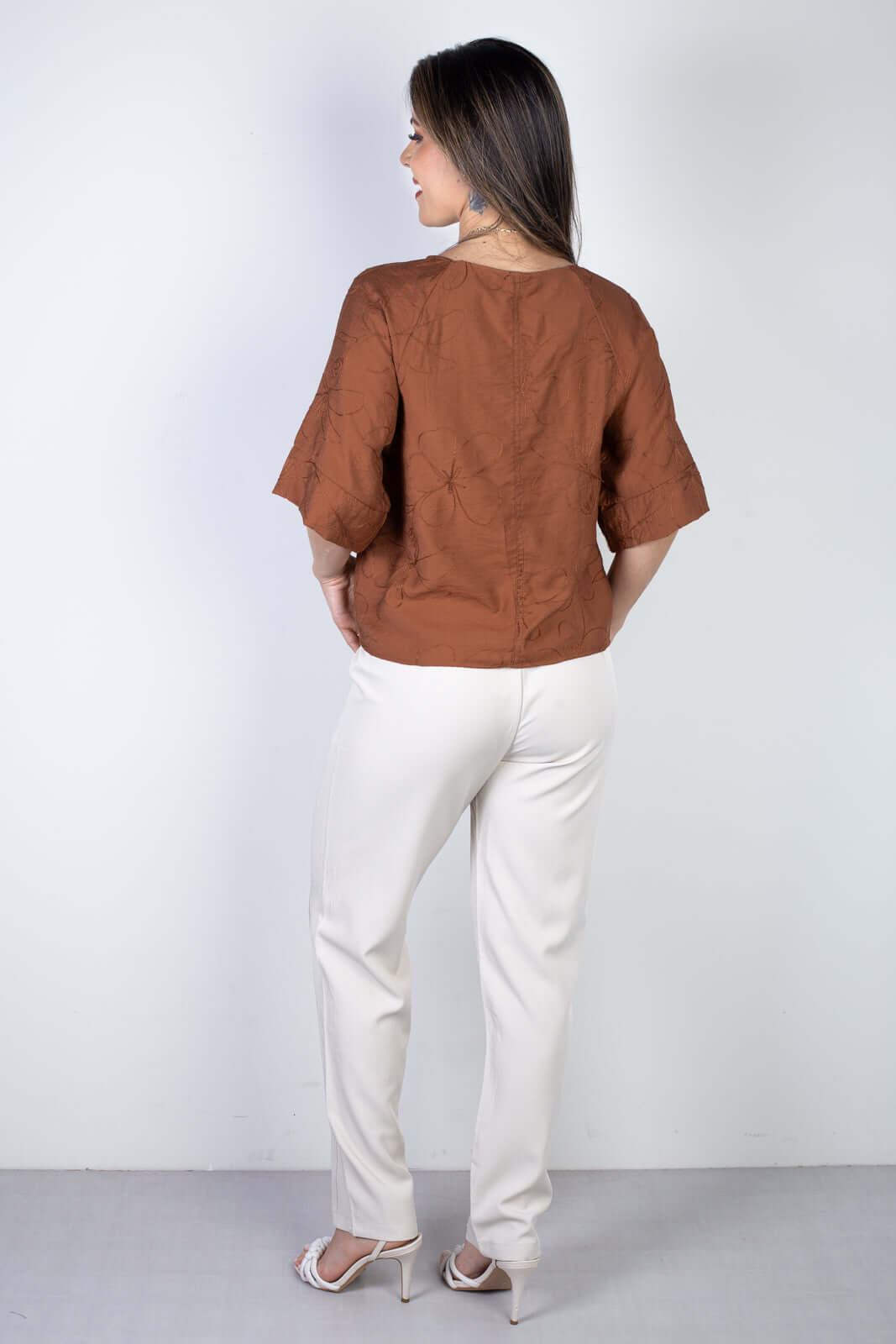 Blusa feminina manga 7/8 bordada 51111 - Enluaze