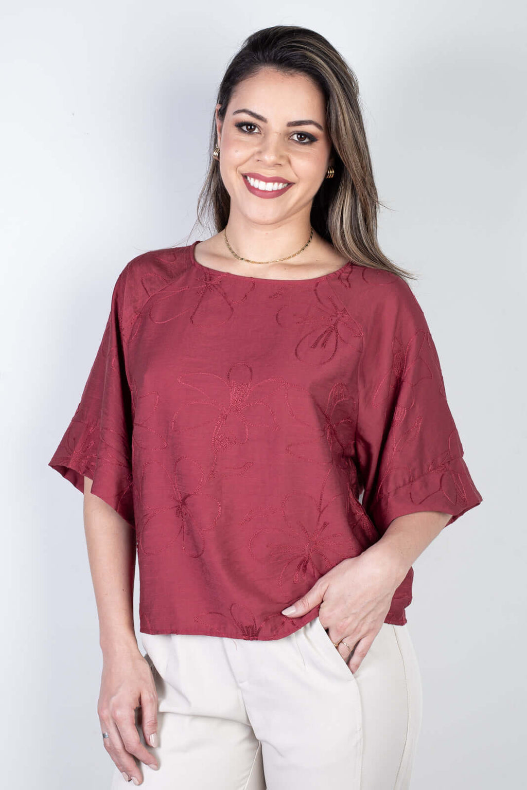 Blusa feminina manga 7/8 bordada 51111 - Enluaze